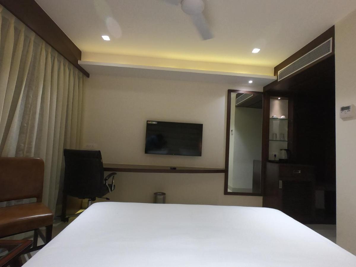 Hotel The Bellevue Indore Exteriör bild